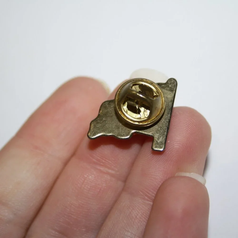🟡 Vintage Gold American Flag Lapel Pin · 0.75
